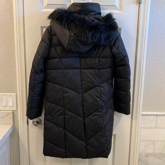 Gorgeous Goose Down Coat with fur hood - Picture 2 of 8